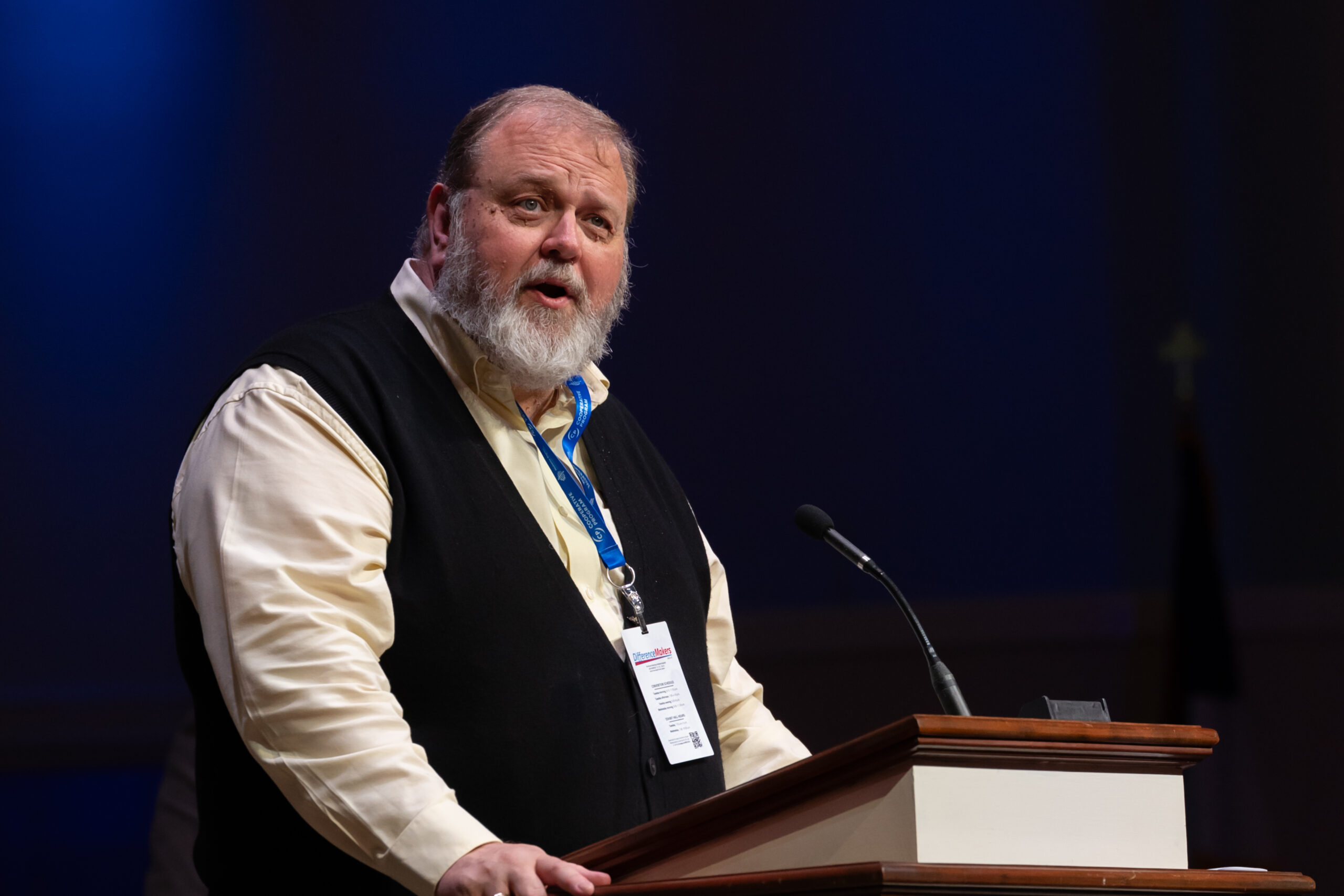 Teman Knight stands behind pulpit at the Alabama Baptist State Convention annual meeting