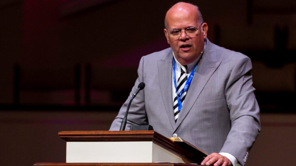 Craig Carlisle delivering his presidential address to the Alabama Baptist state convention’s annual meeting